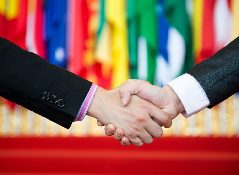 Kontrak Bisnis dengan WNA: Aspek Hukum Internasional yang Wajib Diperhatikan